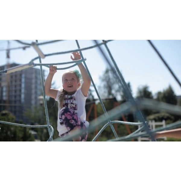 Lars Laj Spinnennetz Klein Spielplatz