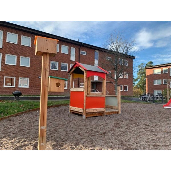 Lars Laj Häuschen mit Veranda Spielplatz