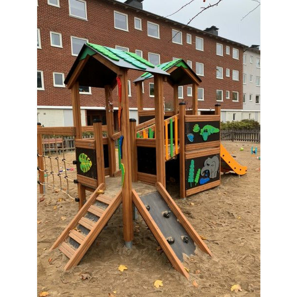 Lars Laj Dschungel Haus Spielplatz