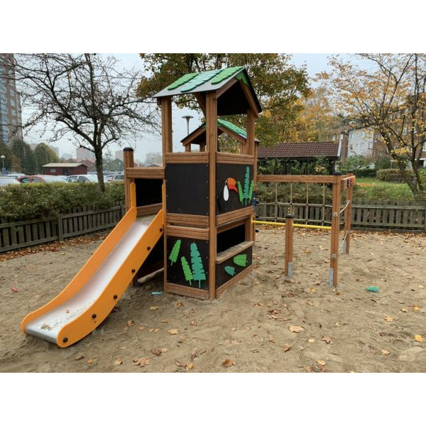 Lars Laj Dschungel Haus Spielplatz