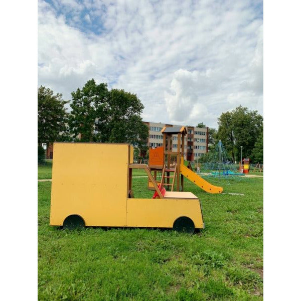 Lars Laj Lieferwagen Spielplatz