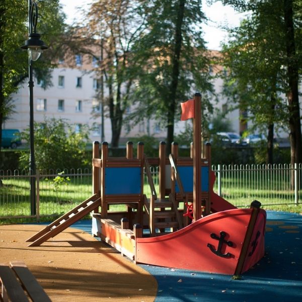 Aire de jeux pour petits bateaux de Lars Laj 