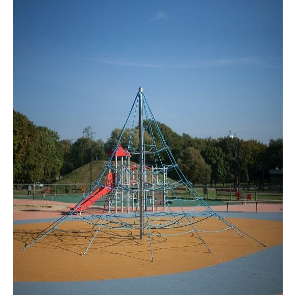 Lars Laj Spinnennetz Spielplatz