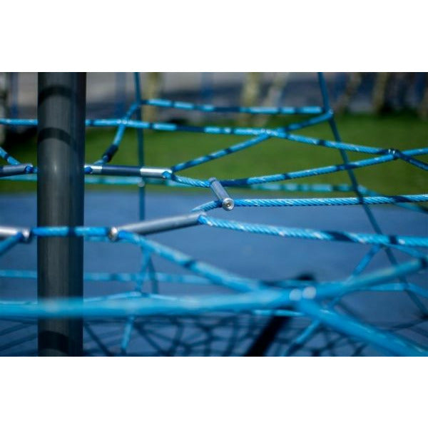 Lars Laj Spinnennetz Spielplatz