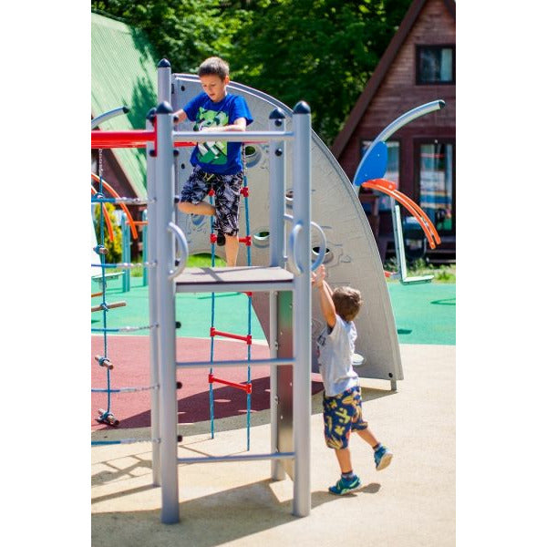 Lars Laj Wal mit Aztecwand Spielplatz