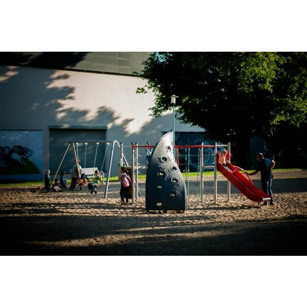 Lars Laj Wal mit Aztecwand Spielplatz