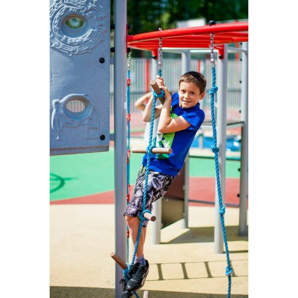 Lars Laj Wal mit Aztecwand Spielplatz