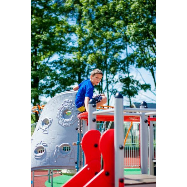 Lars Laj Wal mit Aztecwand Spielplatz