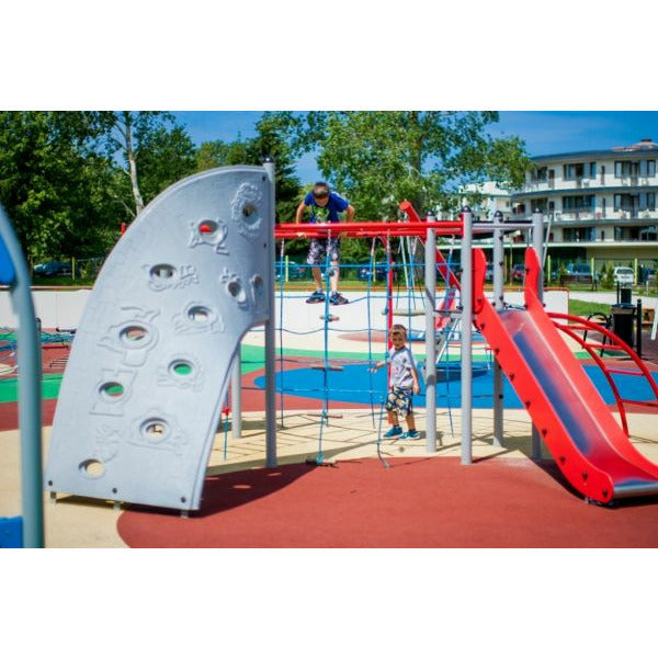 Lars Laj Wal mit Aztecwand Spielplatz