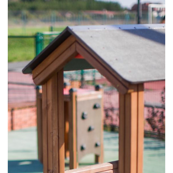 Lars Laj Häuschen mit Veranda Natur Spielplatz