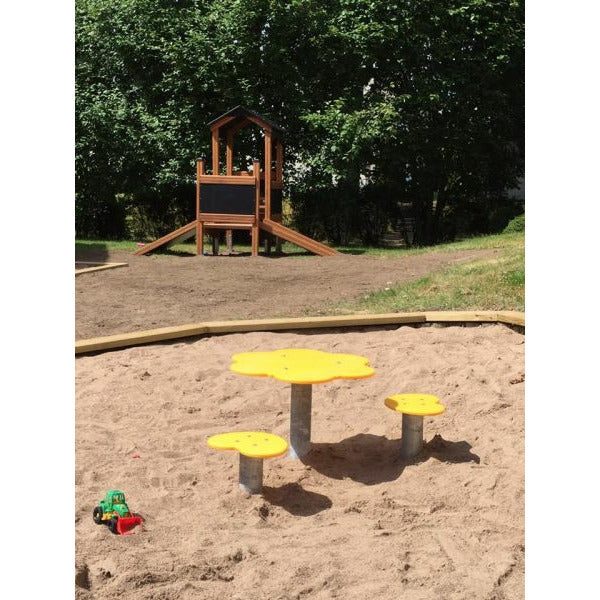 Lars Laj Spielhäuschen Natur Spielplatz