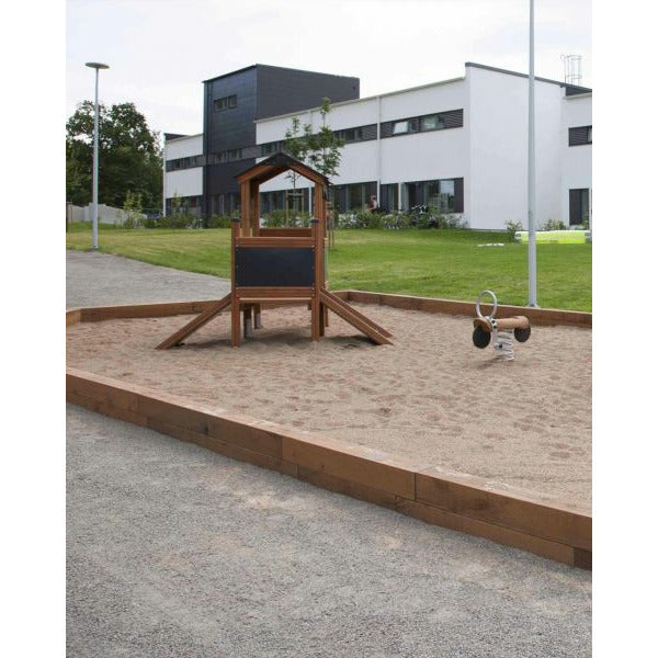 Lars Laj Spielhäuschen Natur Spielplatz