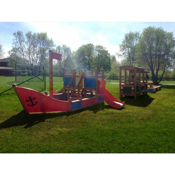 Lars Laj Bus Natur Spielplatz