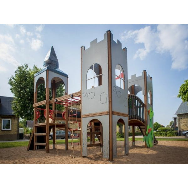 Lars Laj Schloss Camelot Spielplatz