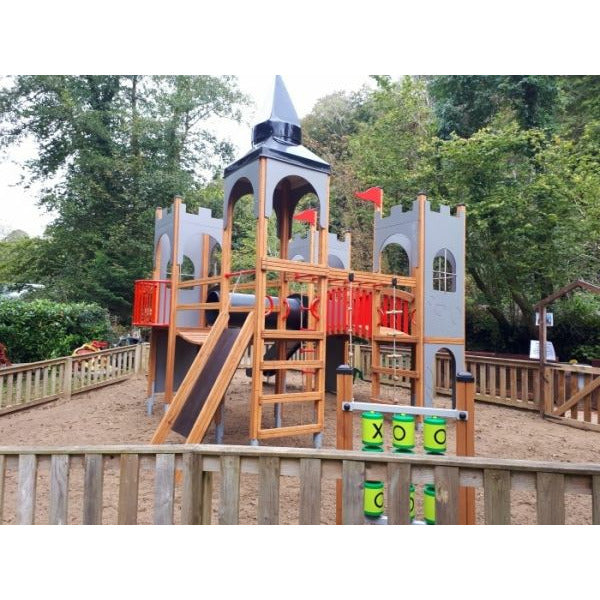 Lars Laj Schloss Camelot Spielplatz