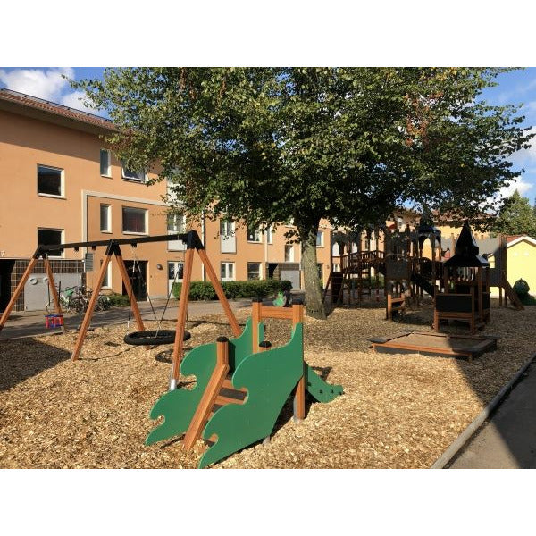 Lars Laj Rutsche mit Drachenschwanz Spielplatz